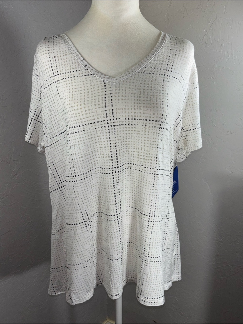 Apt. 9 White V-Neck Short Sleeve Grid Knit Top